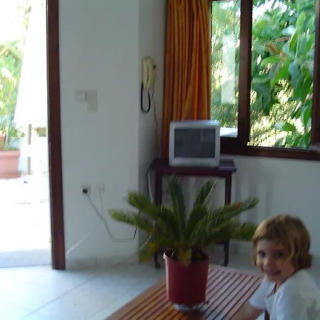 Apartamento Kiveli Mílatos Habitación foto