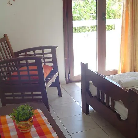 Apartamento Kiveli Mílatos Habitación foto